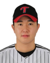 유영찬 선수 사진